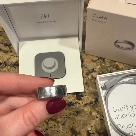 Oura Ring in Elegant Silver